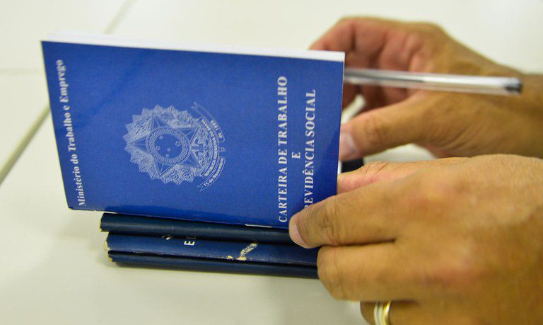 Bancos de dados ajudam jovens na busca por emprego