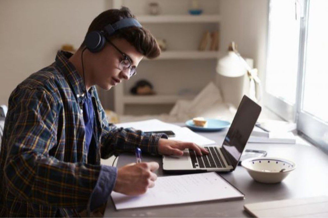 Escola de Tecnologia Viasoft capacita jovens do Paraná