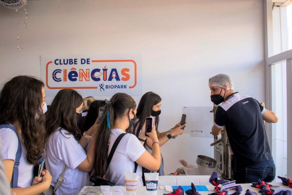 Batalhas de robôs e muita ciência nas ações do Biopark