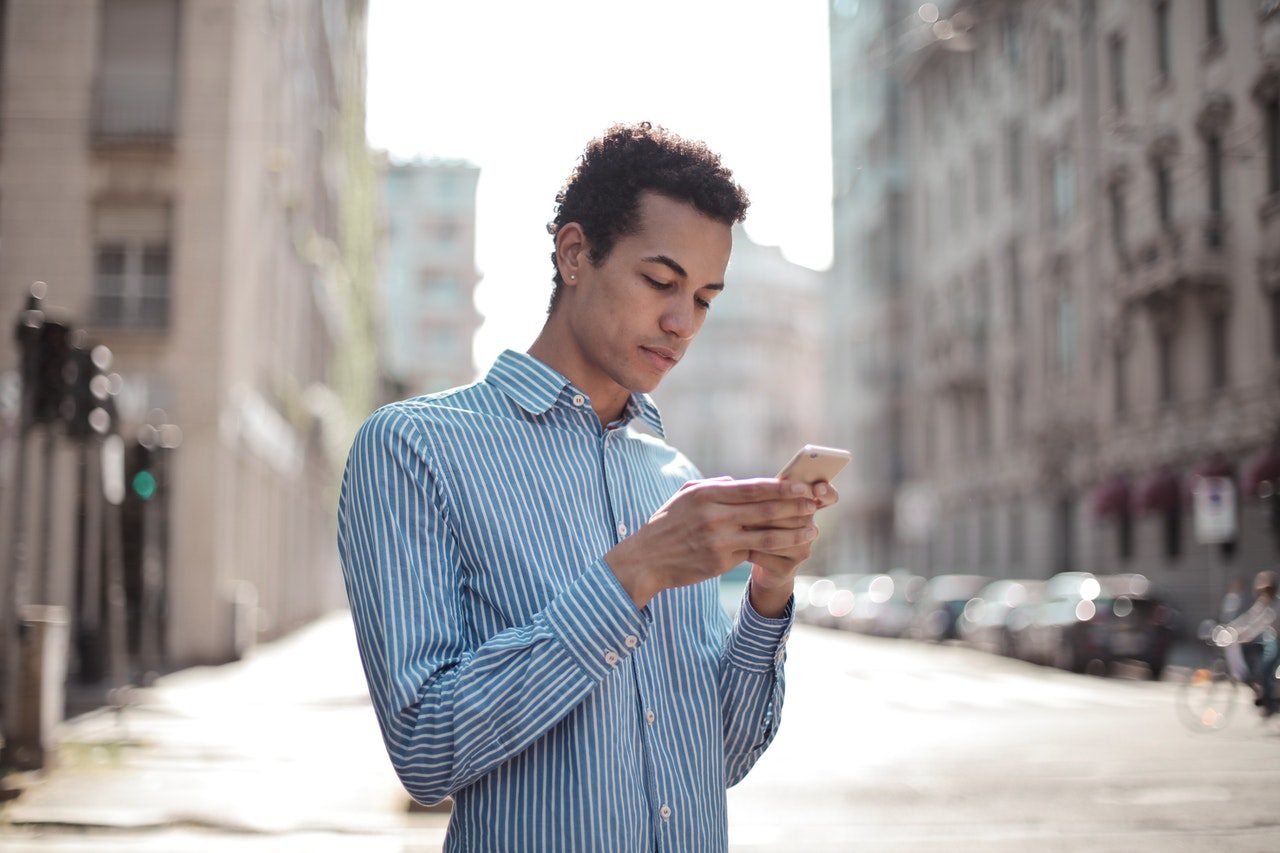 Descubra como limpar seu celular e deixá-lo mais rápido