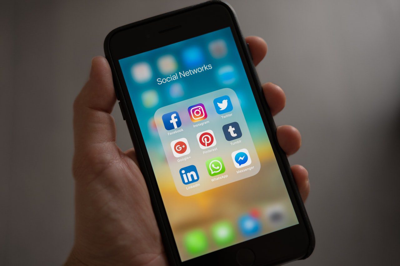 Especialista fornece dicas para não cair em golpes nas redes sociais