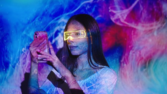 Empresas buscam por profissionais especializados em tecnologia e metaverso