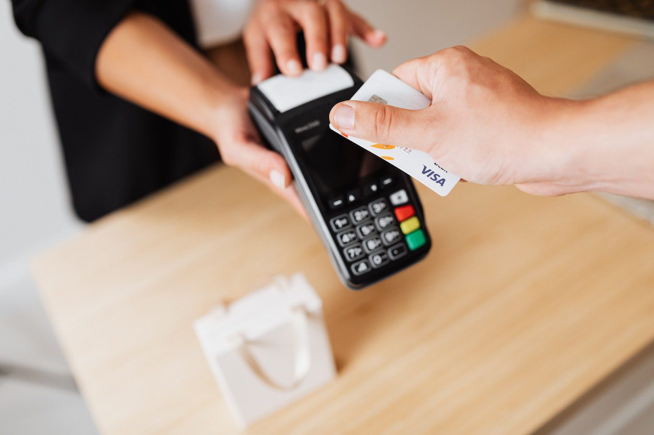 Pagamento por aproximação: quando usar e quando evitar