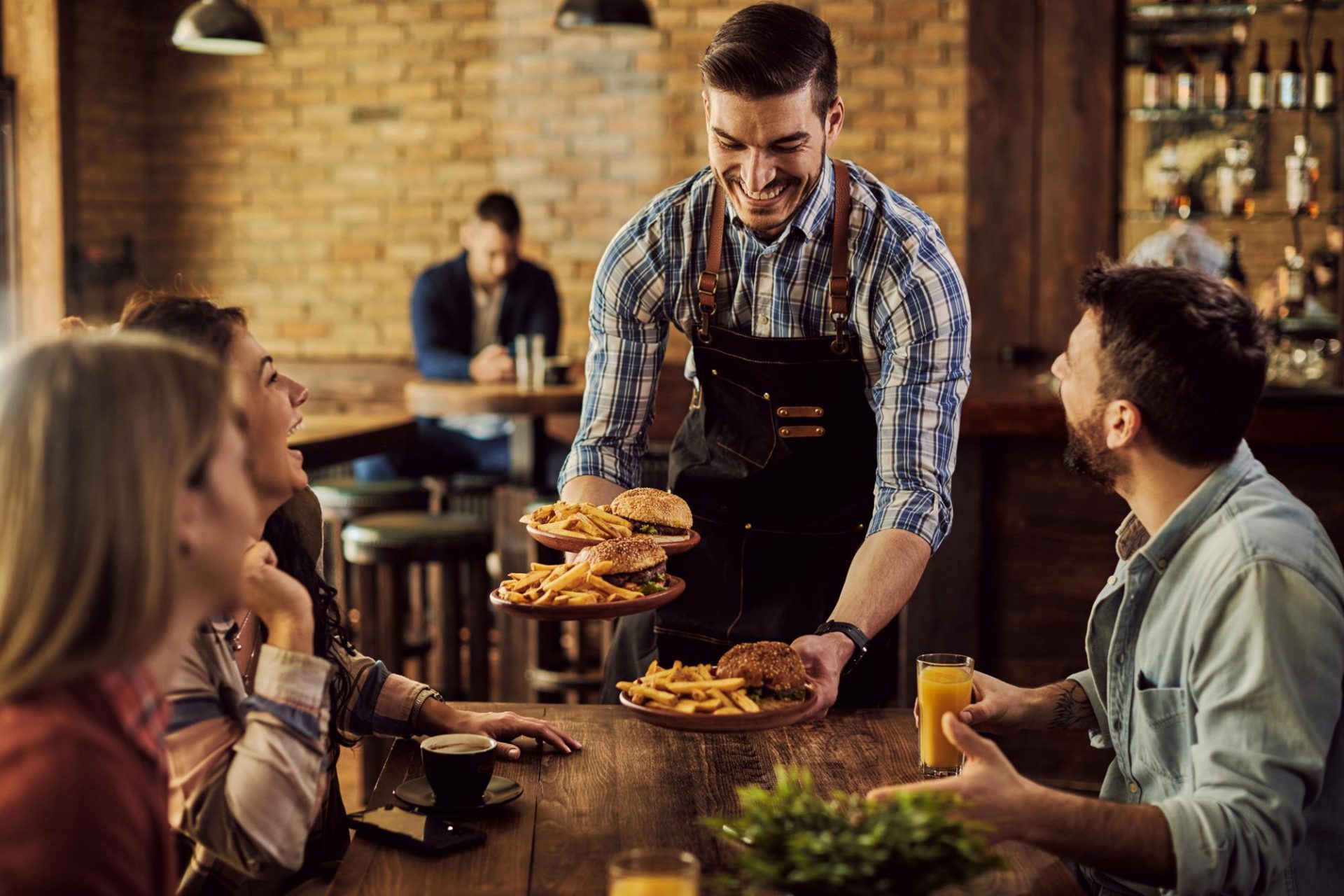 Como a tecnologia pode ajudar a melhorar a experiência do cliente em restaurantes?