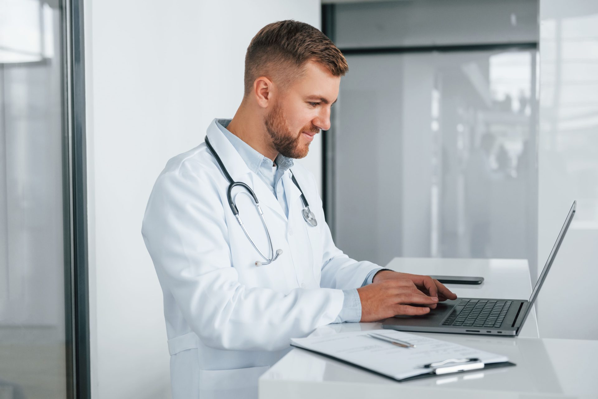 Healthtech Botdesigner cresce 130% em 2023 com agendamentos automáticos de consultas e exames