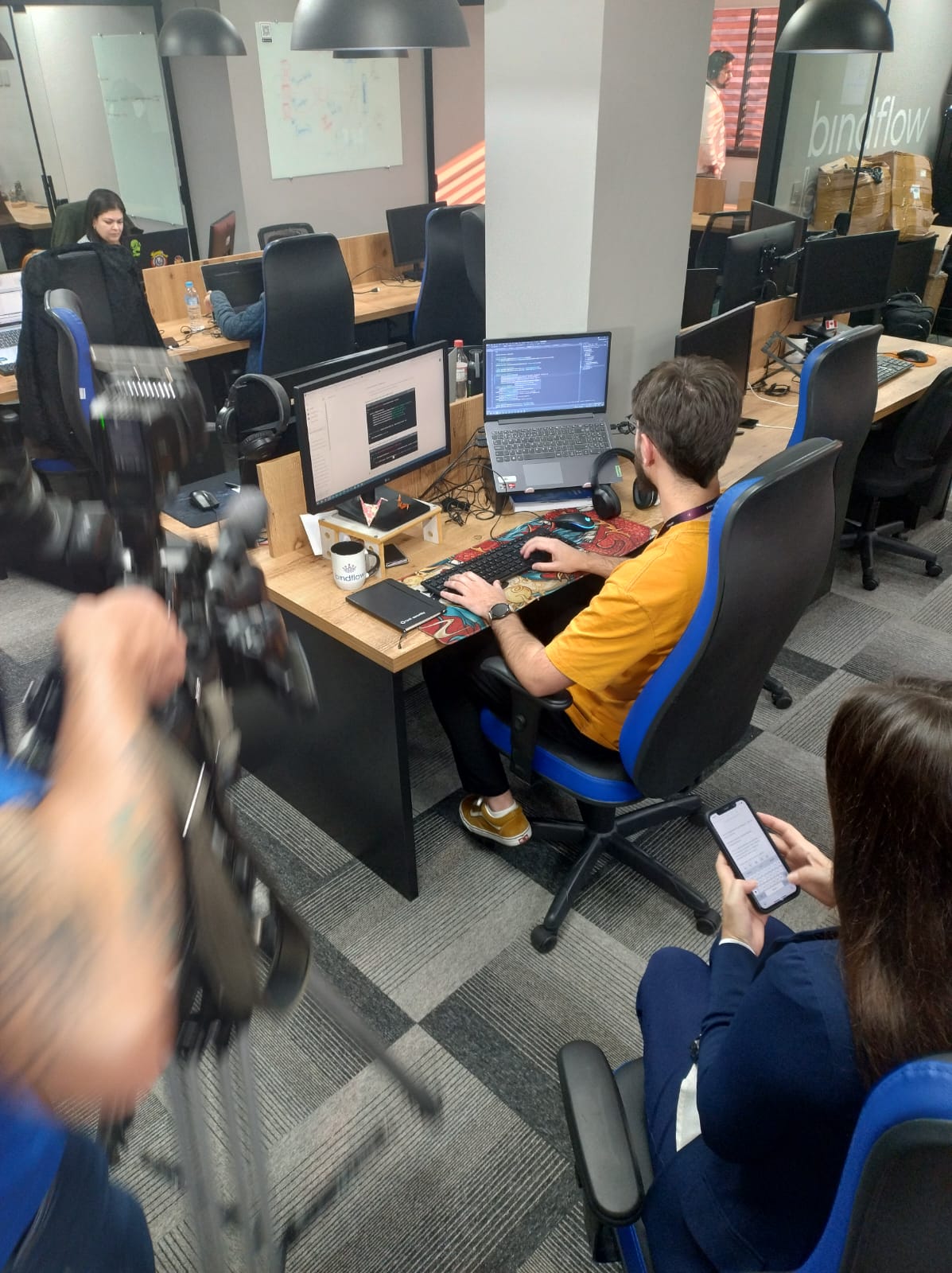Inteligência Artificial no trabalho melhora desempenho, criatividade e gestão de tempo