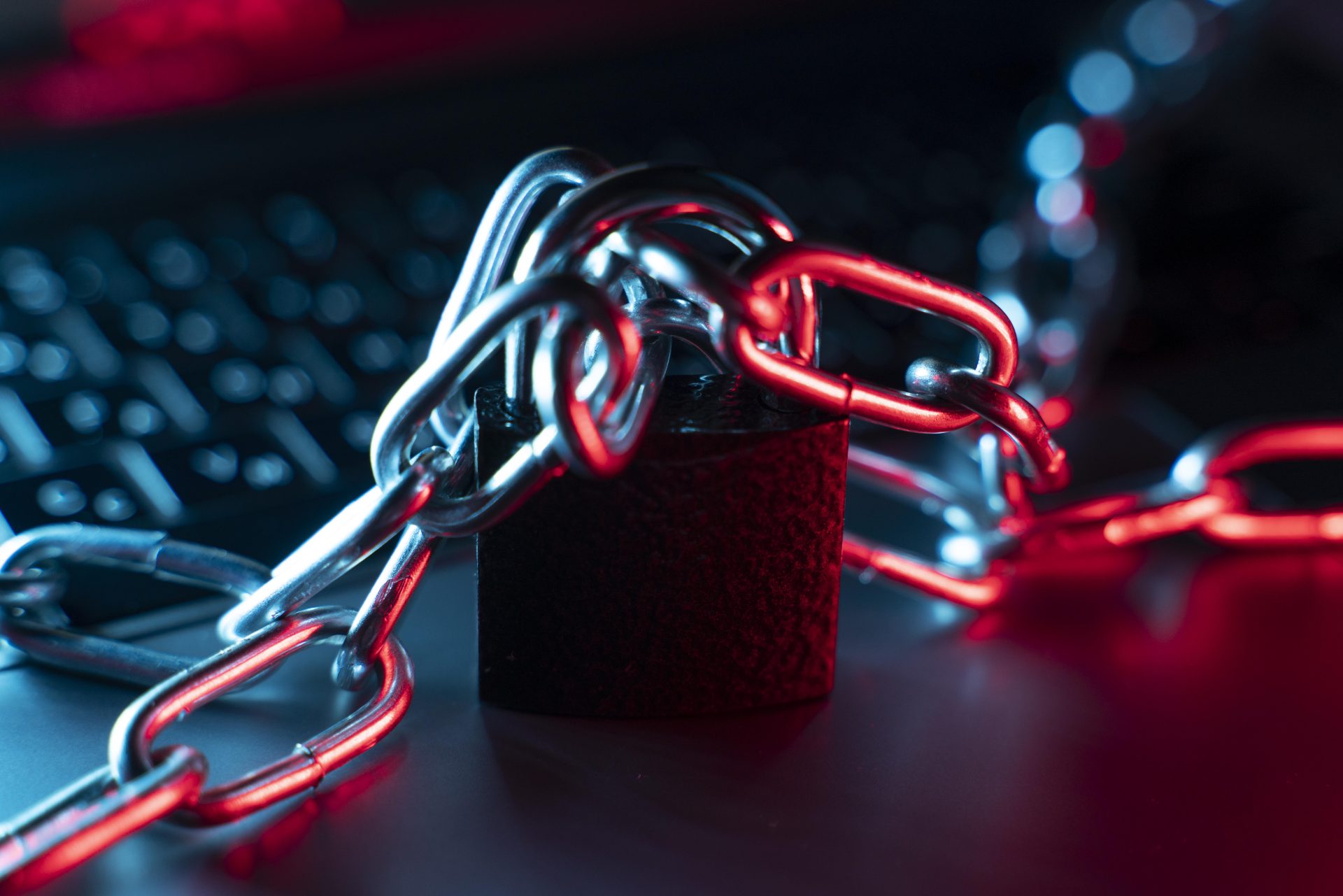 Metade dos golpes cibernéticos tipo phishing usarão vozes sintéticas em 2025