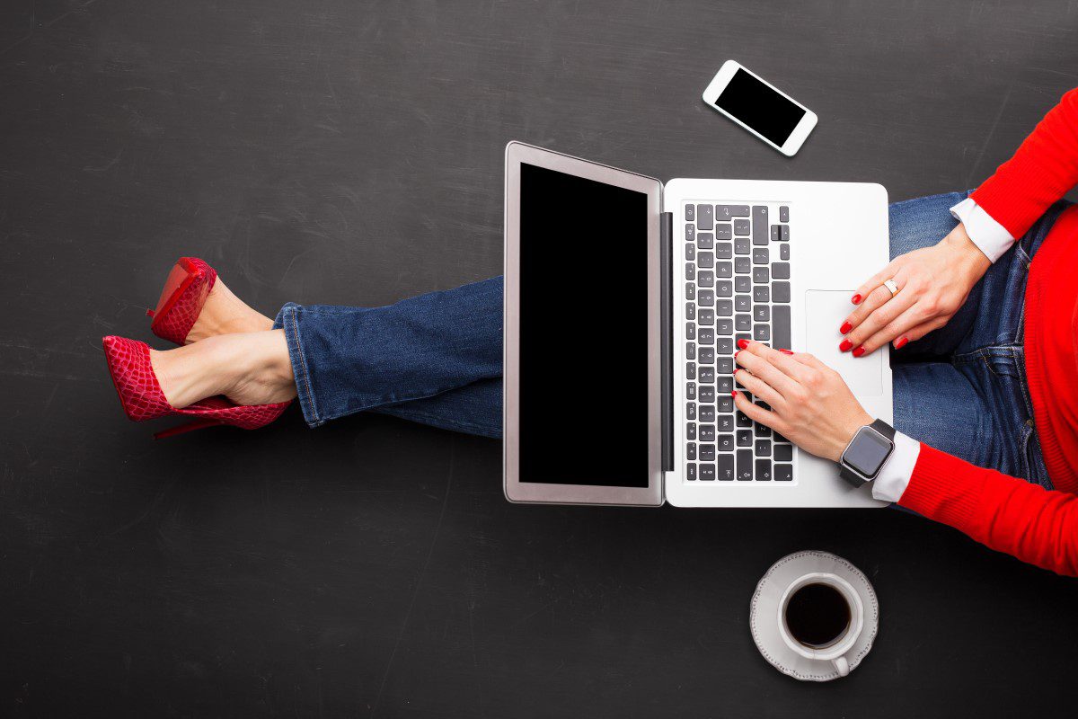 Mulheres avançam na tecnologia e lideram transformação nos lares brasileiros