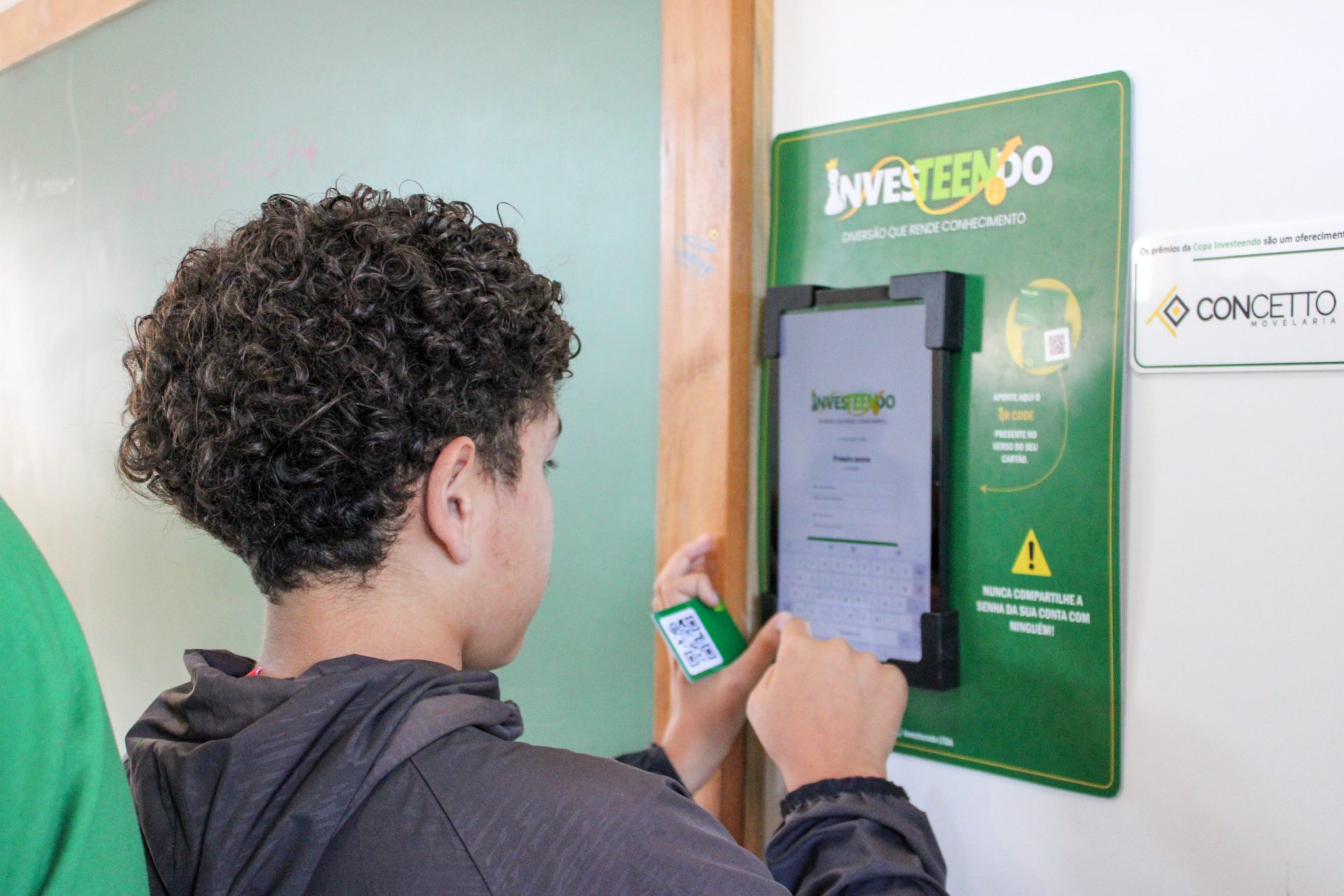 Escolas do Paraná recebem metodologia para aplicar educação financeira e empreendedorismo de forma lúdica