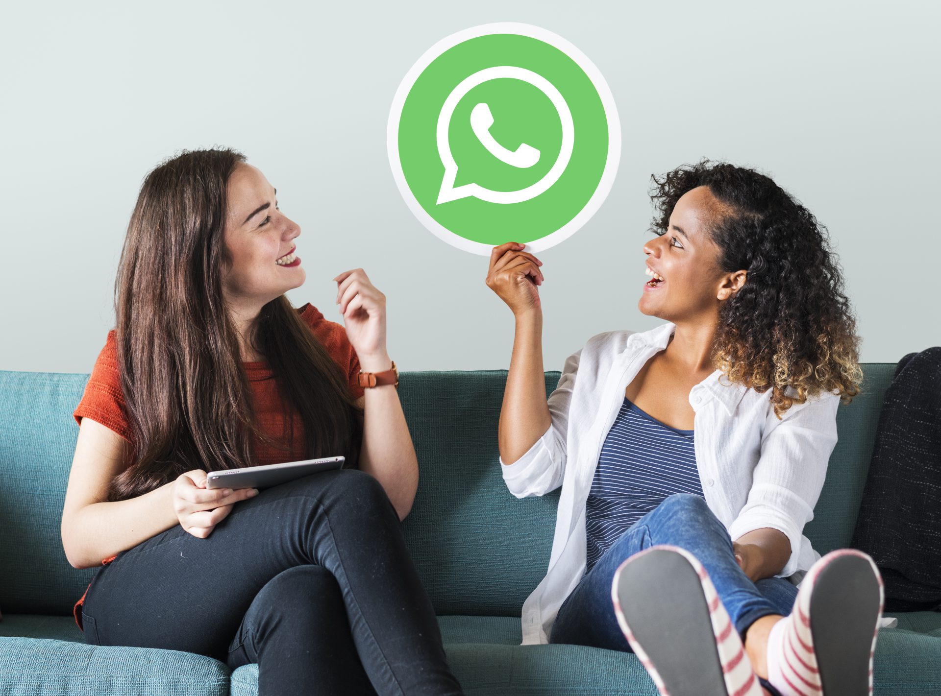 Uso de agentes de IA no WhatsApp cresce mais de 1000% na Black Friday 2025, revela OmniChat