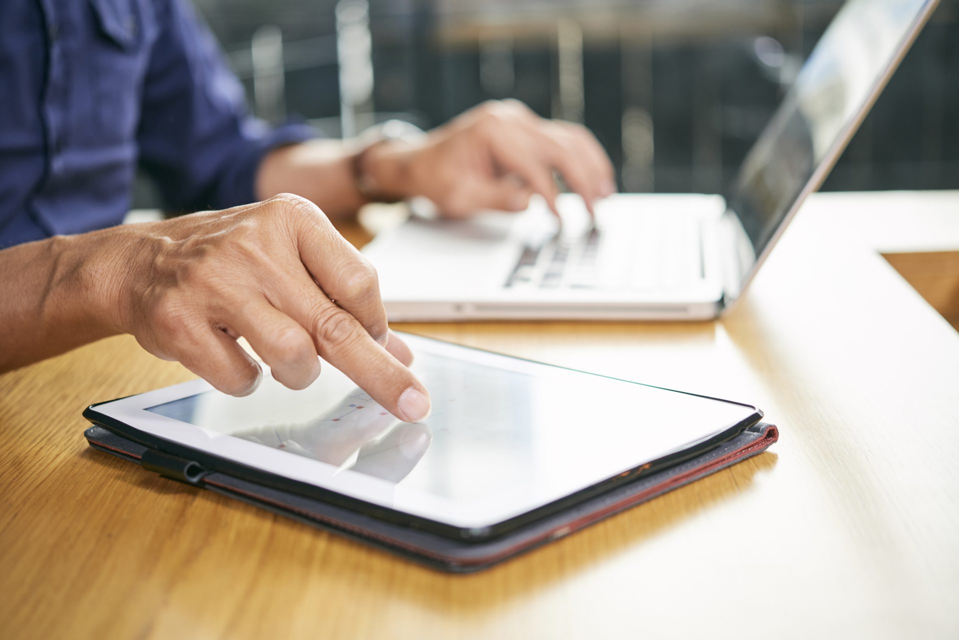Decisões digitais invisíveis ampliam riscos jurídicos e operacionais nas empresas brasileiras