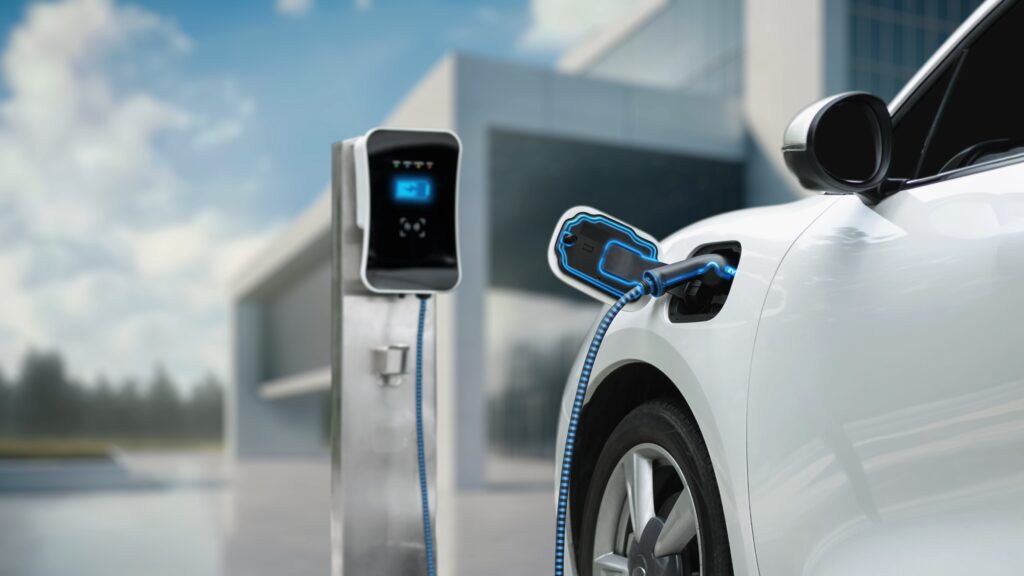 Carros elétricos: estudo da Geotab aponta que durabilidade das baterias segue alta mesmo com avanço da recarga rápida