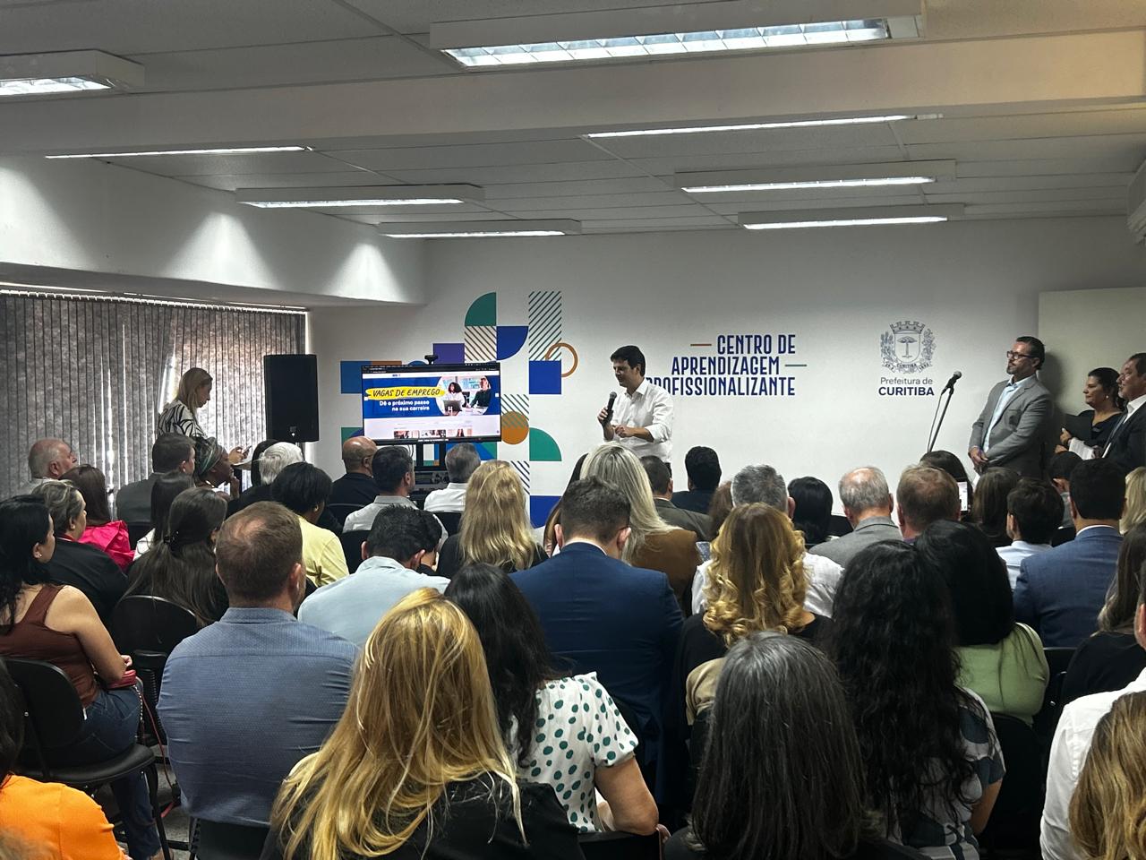 Após anunciar liderança nacional na geração de empregos, Curitiba lança plataforma inédita para vagas