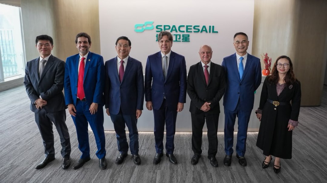 Ministério das Comunicações encerra missão na China com avanço para ampliar internet via satélite no Brasil