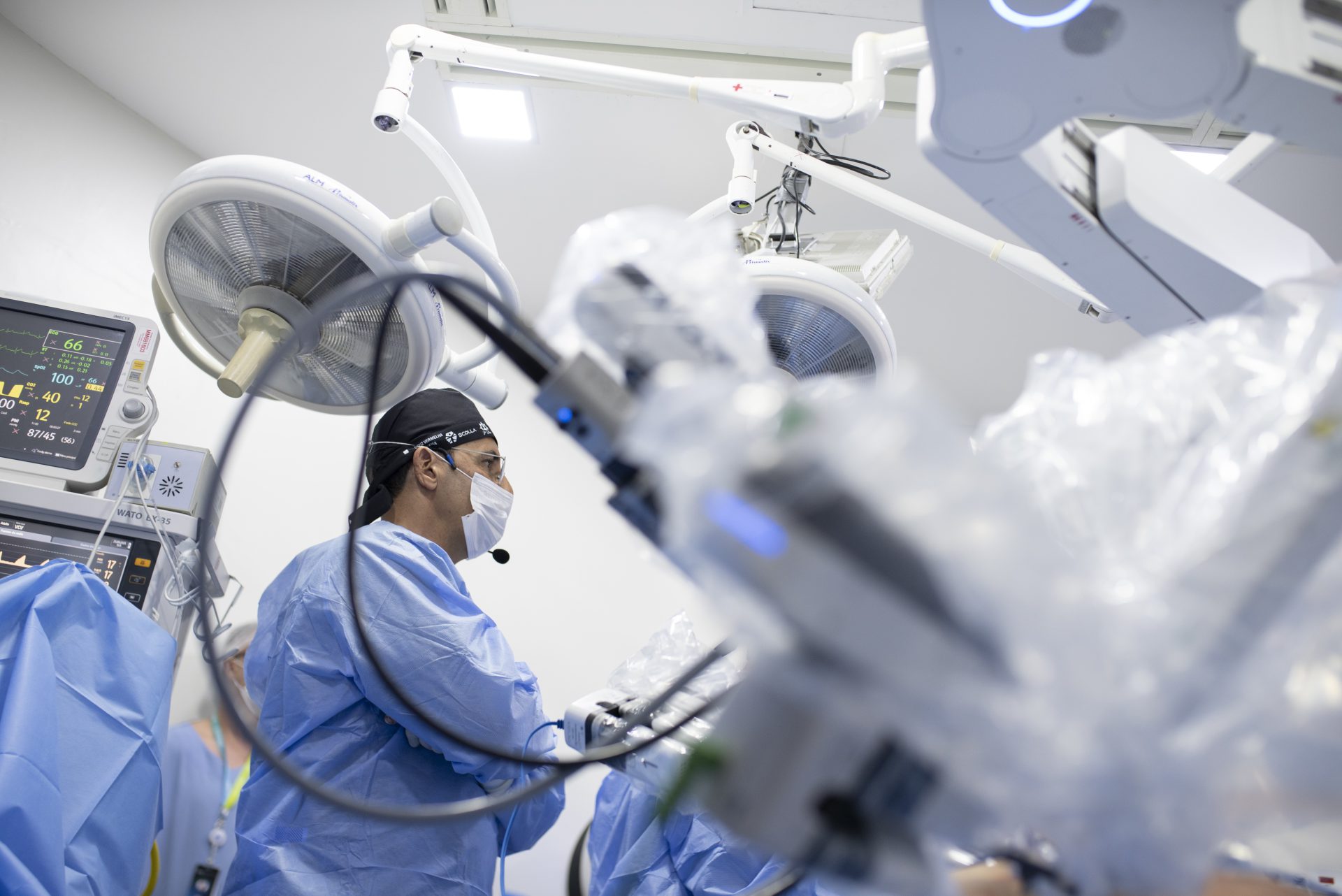 A revolução minimamente invasiva: como as cirurgias robótica e laparoscópica transformam a recuperação do paciente