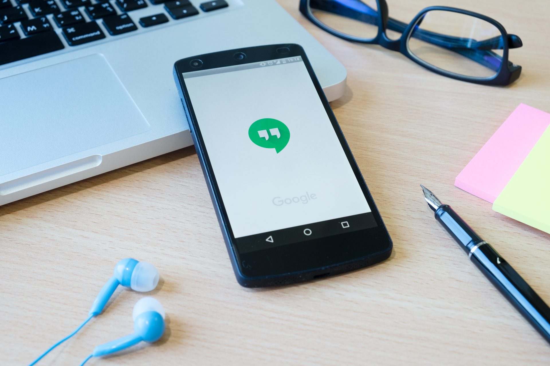 Um único disparo malfeito pode custar à empresa o número oficial no WhatsApp, alerta levantamento sobre risco de bloqueio no varejo