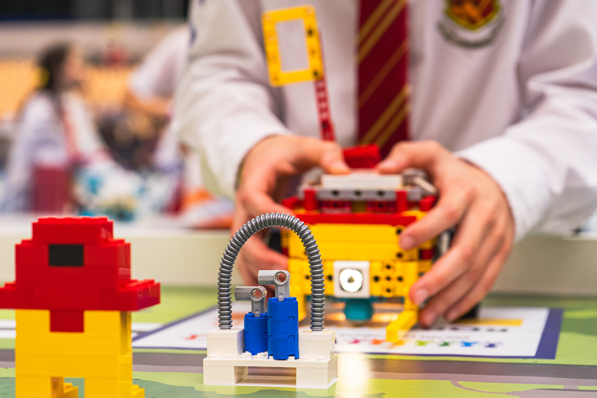 O que os alunos fazem em uma aula de robótica? Entenda como funciona a aprendizagem